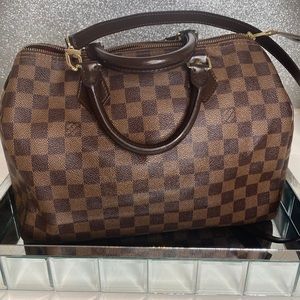 Louis Vuitton medium size speedy bag